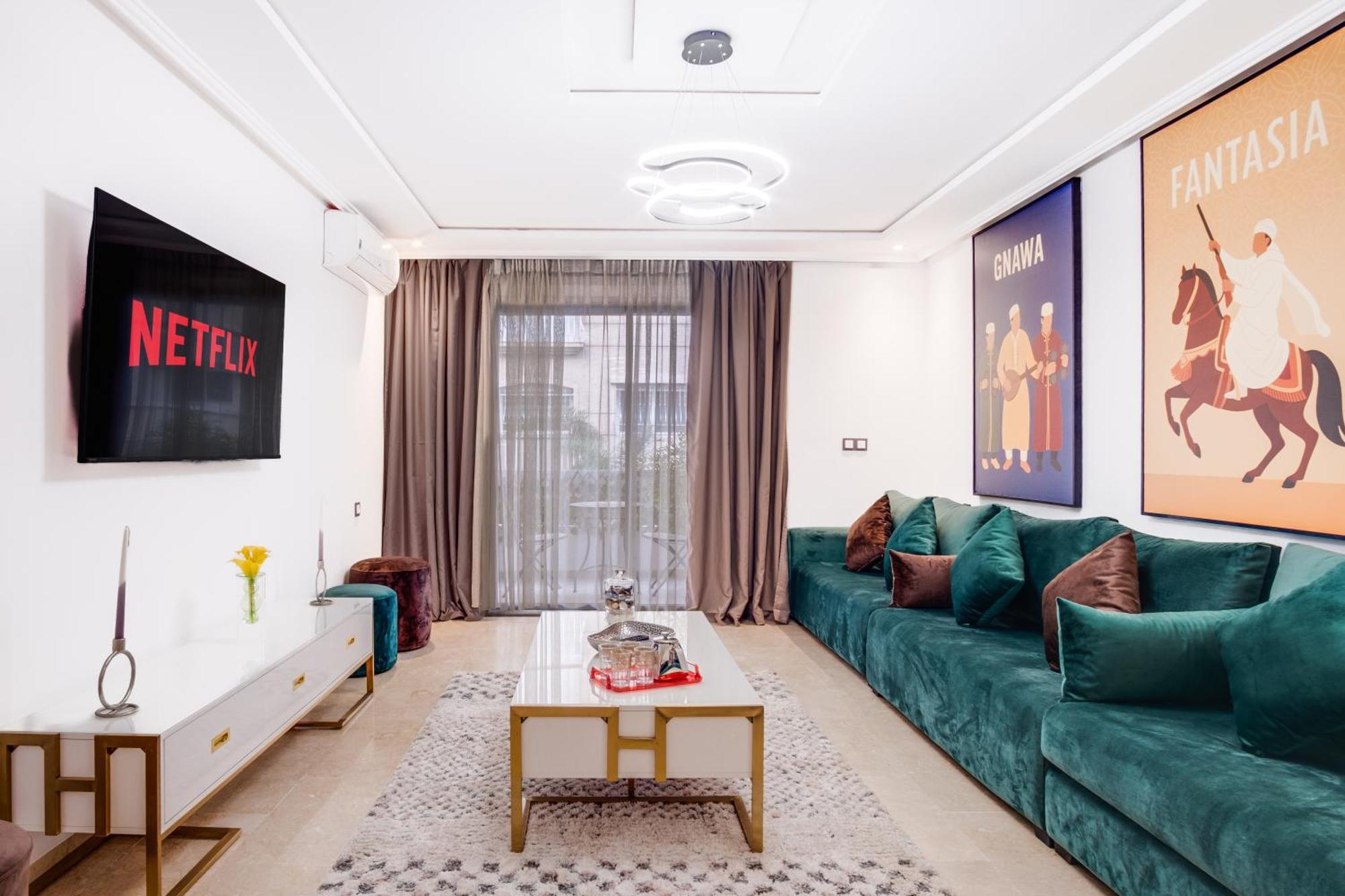 Chic 2br With Balcony & Terrace In Place Mozart Apartment