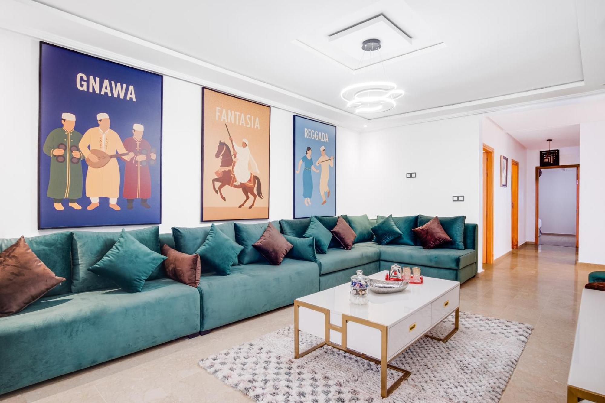 Chic 2br With Balcony & Terrace In Place Mozart Apartment *